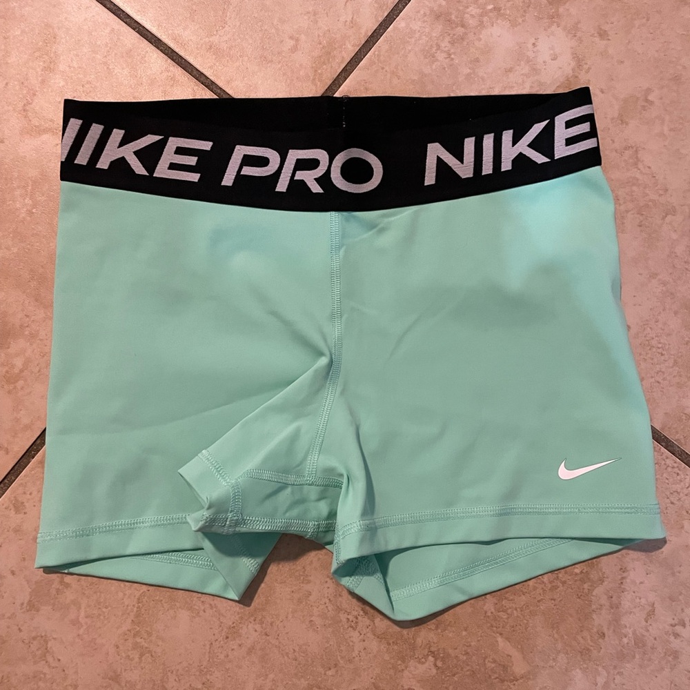 Nike pro